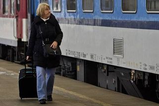 Jízdné v Česku mladým a seniorům zlevní o 75 procent. Rozhazování, míní experti